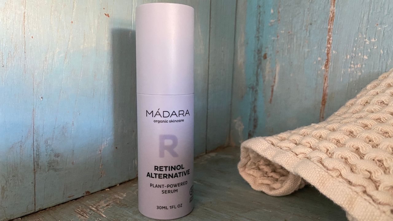 Recension: MÁDARA Alternative Retinol Plant-Power Serum