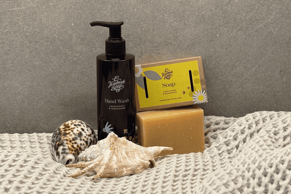 Recension: The Handmade Soap Co – Lemongrass & Cedarwood (tvål & handtvätt)