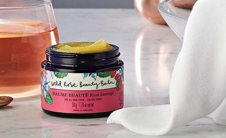 10 bästa sätten att använda klassikern Wild Rose Beauty Balm